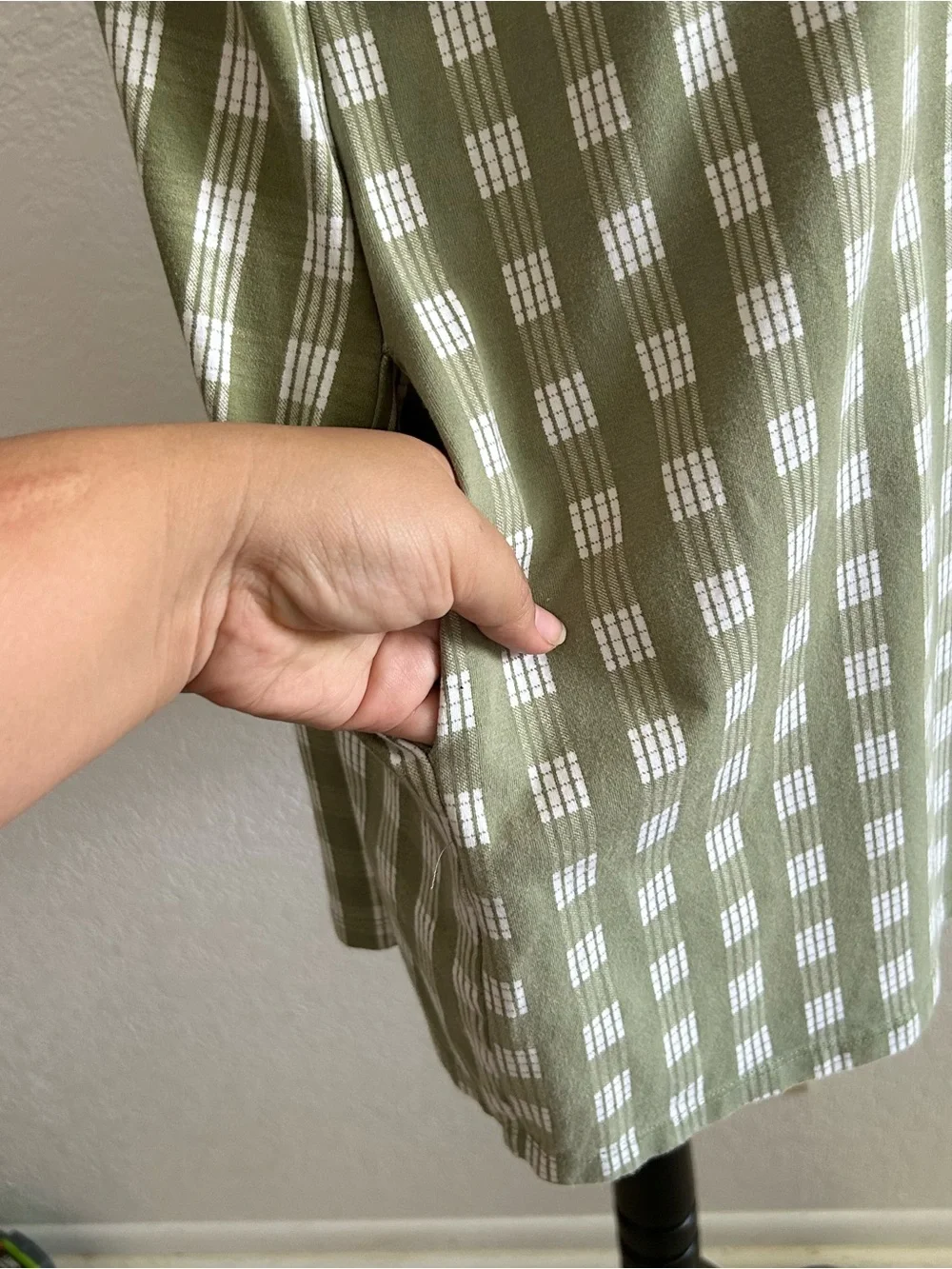 ki-ele Organic Cotton Hannah Shirt Dress in Light Green and White Palaka Print - Picture 3 of 6